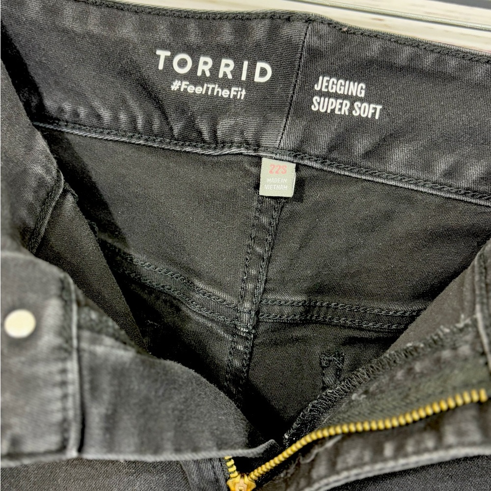 Torrid Black Super Soft Jeggings Pre-Loved in Size 22S *PRICE FIRM - Picture 2 of 6